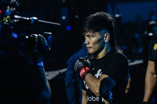 Lito Adiwang enters the Mall Of Asia Arena