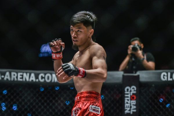 Lito Adiwang prepares to fight