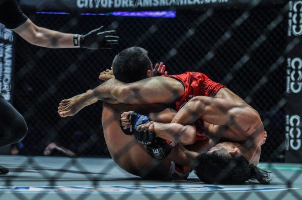 Filipino strawweight Lito Adiwang locks in a kimura on Pongsiri Mitsatit