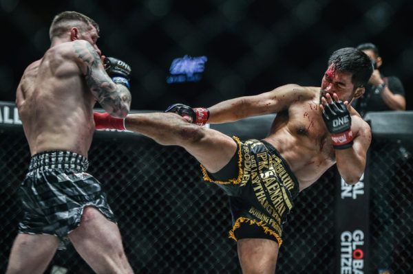 Rodlek PK.Saenchaimuaythaigym plows through Chris Shaw in Manila, Philippines