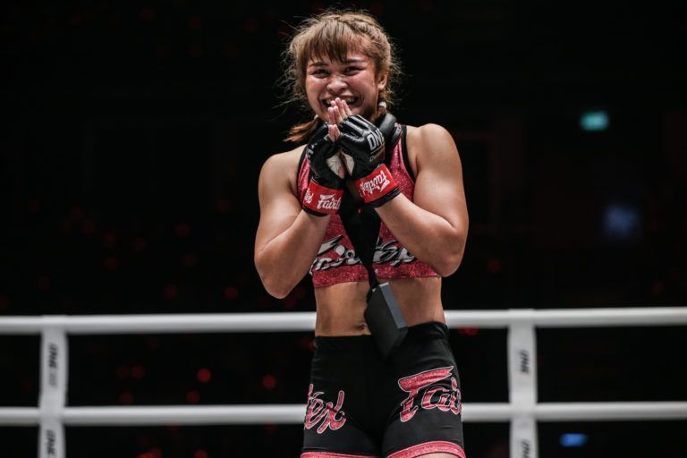 Stamp Fairtex thanks the fans after her win against Puja Tomar