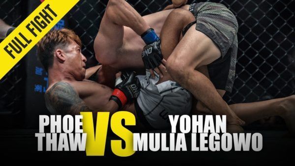 Phoe Thaw attempts a guillotine choke on Yohan Mulia Legowo at ONE: REIGN OF VALOR.