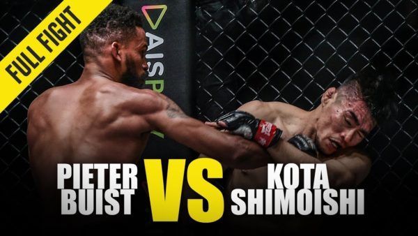 Dutch standout Pieter Buist lands a right hand on Kota Shimoishi during their meeting at ONE: WARRIORS OF LIGHT.