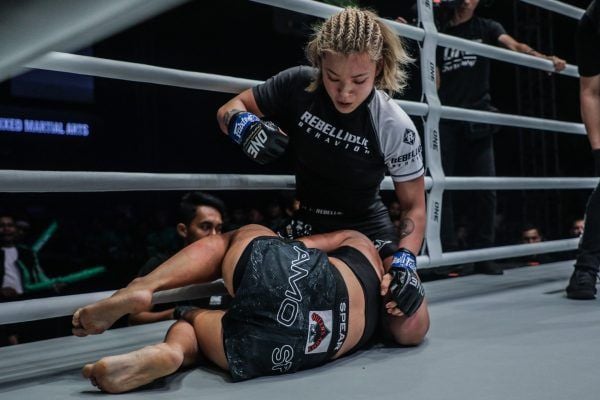 New Zealand's Nyrene Crowley faces off with Japan's Itsuki Hirata