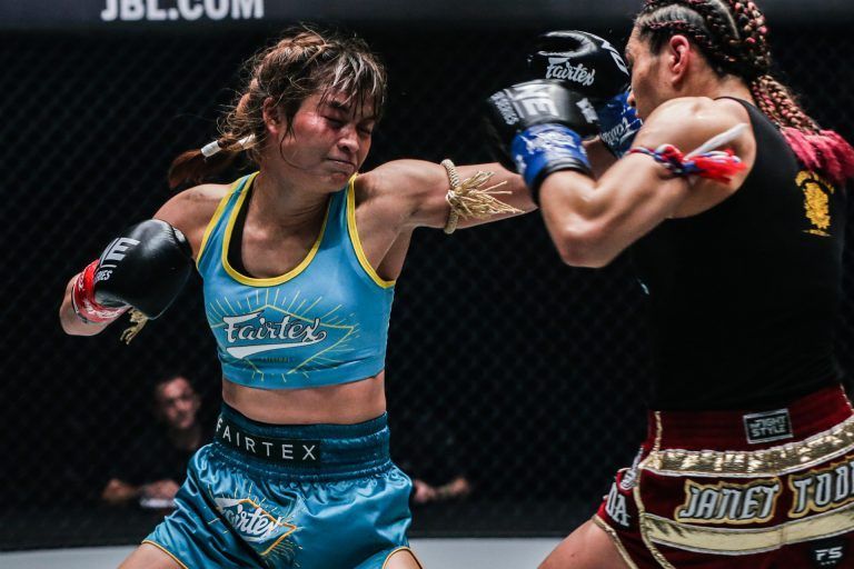 Stamp Fairtex Hits Janet Todd With An Overhand Left