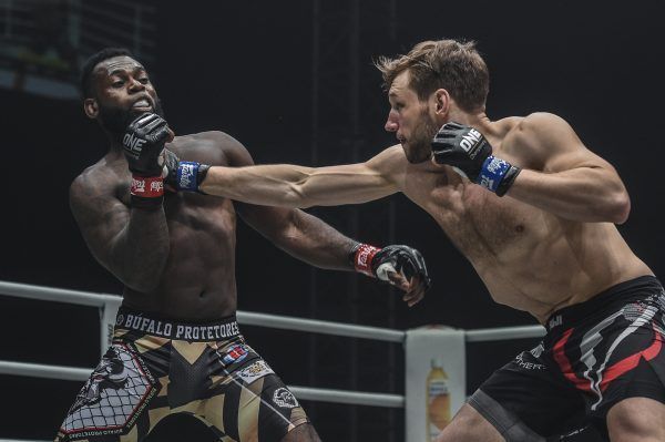 Holland's Reinier De Ridder takes aim at Leandro Ataides