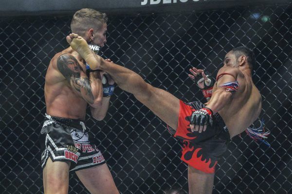 Muay Thai legend Sam-A Gaiyanghadao throws a head kick at Rocky Ogden