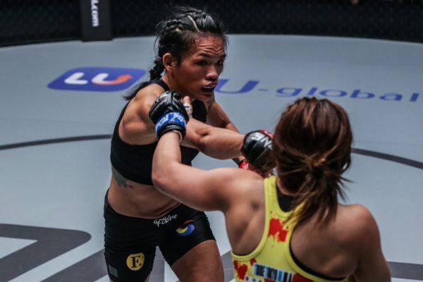 Singapore's Tiffany Teo cracks Japanese star Ayaka Miura with a cross