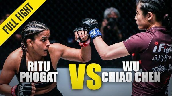 Ritu Phogat looks for a way inside the range of Wu Chiao Chen at ONE: KING OF THE JUNGLE in Singapore.