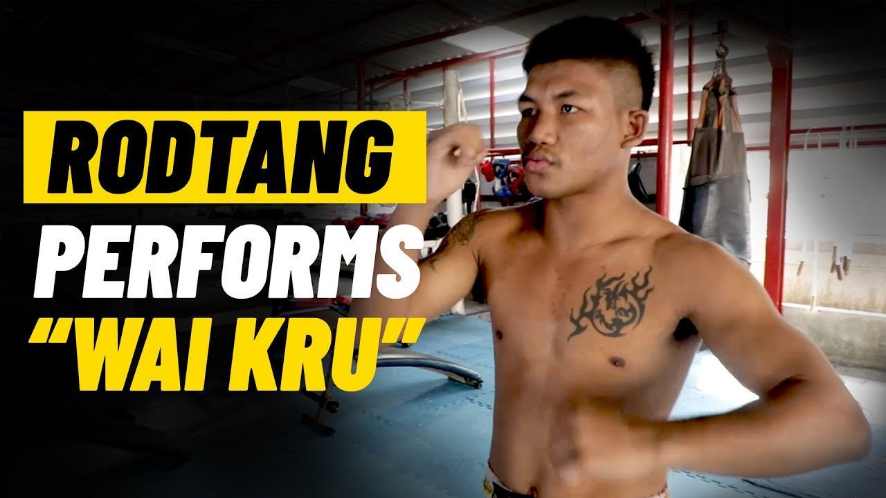rodtangs wai kru muay thai ritual