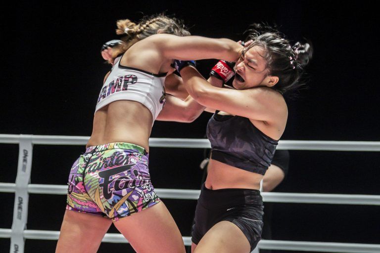 Thai superstar Stamp Fairtex elbows Sunisa Srisen in the face
