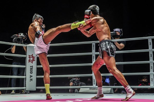 Muay Thai fighter Superlek Kiatmoo9 throws a big right kick