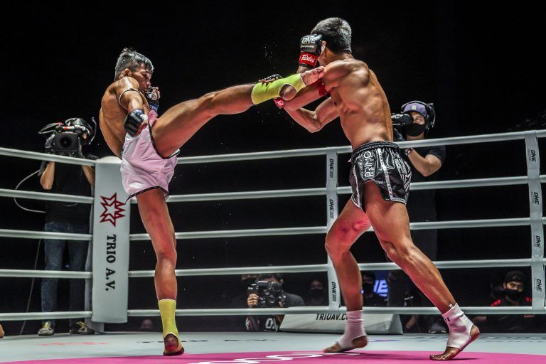 Muay Thai fighter Superlek Kiatmoo9 throws a big right kick