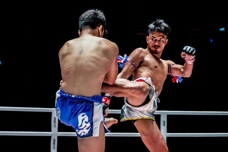 Sorgraw Petchyindee Academy rips a kick into his rival's body at ONE: NO SURRENDER II
