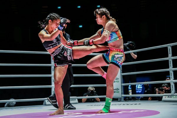 Brazilian Muay Thai fighter Allycia Hellen Rodrigues lands a roundhouse on Stamp Fairtex