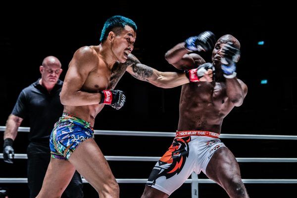 Mixed martial artist Yodkaikaew Fairtex cracks John Shink with an uppercut