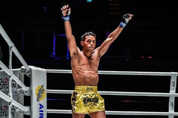 Felipe Lobo fights Yodpanomrung Jitmuangnon in Muay Thai action at ONE: A NEW BREED III