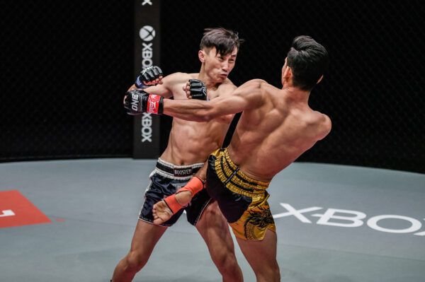 Flyweight Muay Thai stars Azwan Che Wil and Wang Wenfeng fight at ONE: REIGN OF DYNASTIES II