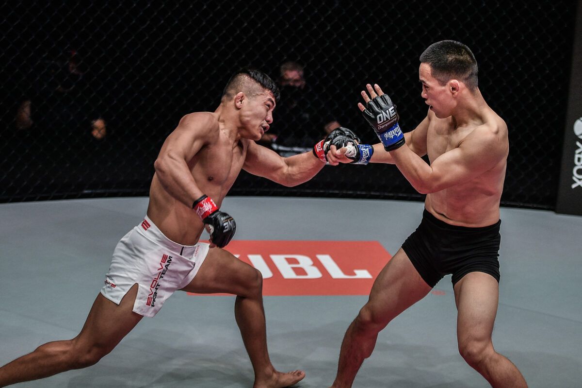Indian mixed martial artist Roshan Mainam attacks Liu Peng Shuai
