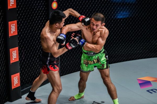 Muay Thai featherweight stars Sagetdao Petpayathai and Zhang Chunya fight at ONE: REIGN OF DYNASTIES II