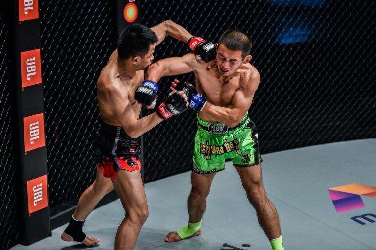 Muay Thai featherweight stars Sagetdao Petpayathai and Zhang Chunya fight at ONE: REIGN OF DYNASTIES II
