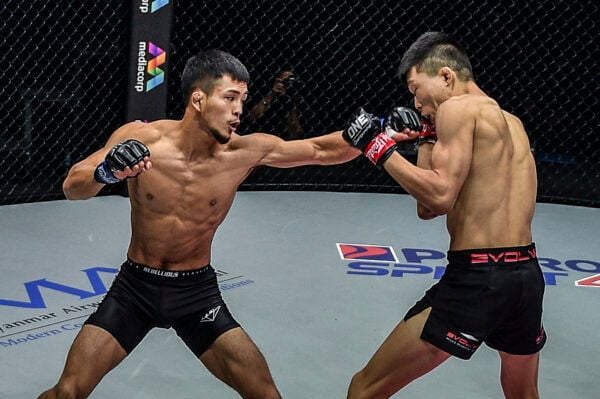 Japanese MMA star Yuya Wakamatsu fights South Korean phenom Kim Kyu Sung at ONE: INSIDE THE MATRIX II in Singapore