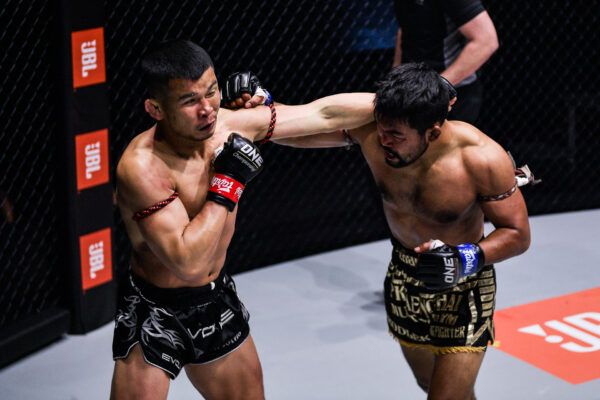Muay Thai legend Nong-O Gaiyanghadao fights Rodlek PK.Saenchai Muaythaigym at ONE: COLLISION COURSE