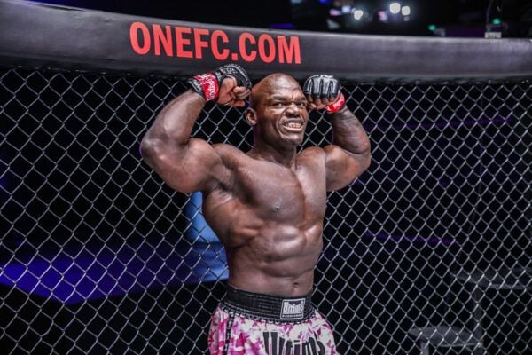 Alain Ngalani flexes on them!