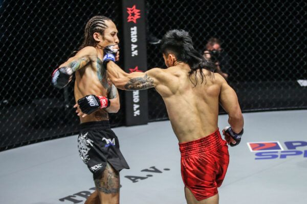 Filipino MMA fighter Lito Adiwang knocks out Namiki Kawahara at ONE: UNBREAKABLE