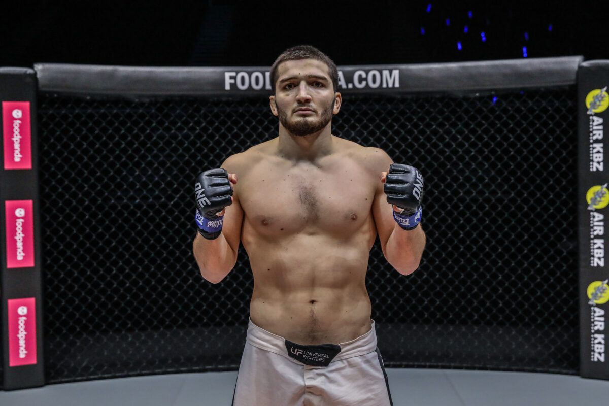 Gadzhimurad Abdulaev celebrates his win over Zebaztian Kadestam