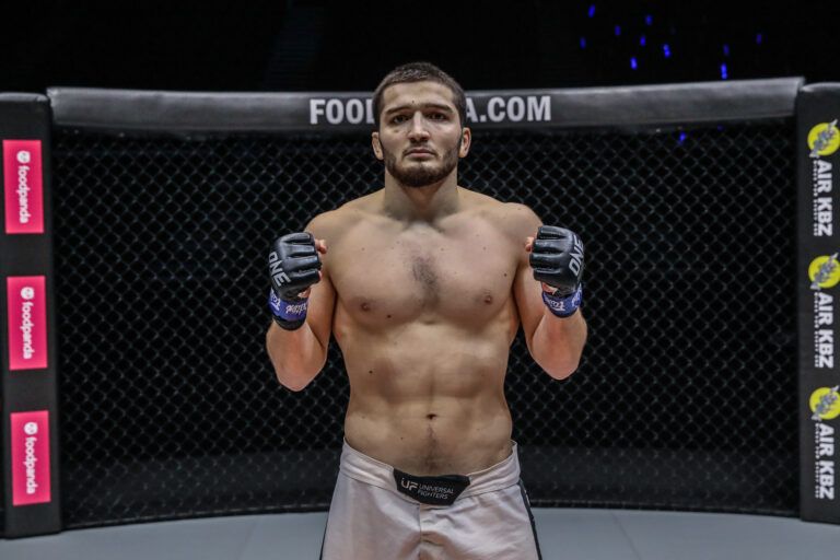 Gadzhimurad Abdulaev celebrates his win over Zebaztian Kadestam
