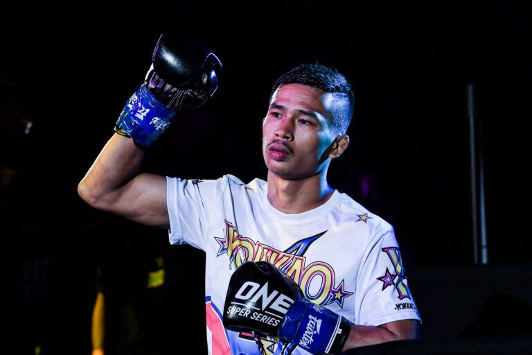Ilias Ennahachi fights Superlek Kiatmoo9 at ONE: FISTS OF FURY