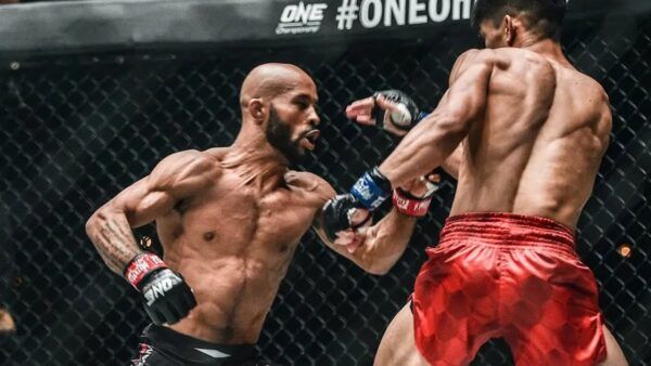 5 minutes of demetrious johnson battling danny kingad 600x338