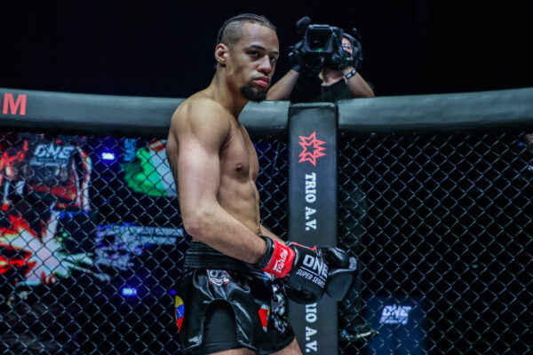 Regian Eersel fights Mustapha Haida at ONE: FISTS OF FURY III