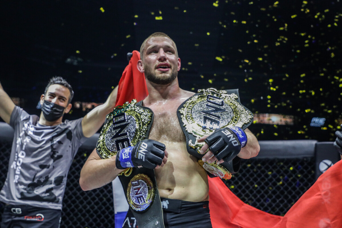 Pictures from the fight between Aung La N Sang and Reinier De Ridder at "ONE on TNT IV"
