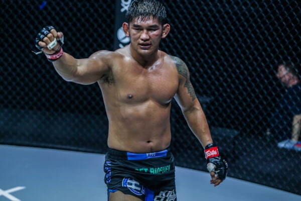 Pictures from the fight between Aung La N Sang and Reinier De Ridder at "ONE on TNT IV"