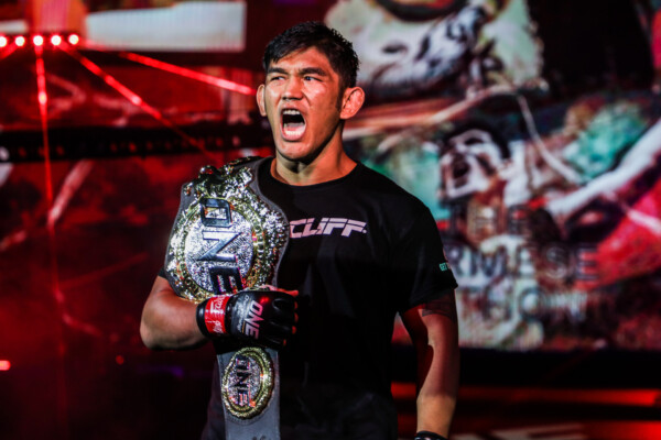 Pictures from the fight between Aung La N Sang and Reinier De Ridder at "ONE on TNT IV"
