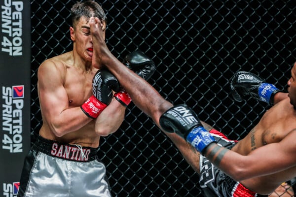 Scenes from the fight between Miles Simson and Santino Verbeek from ONE: FULL BLAST