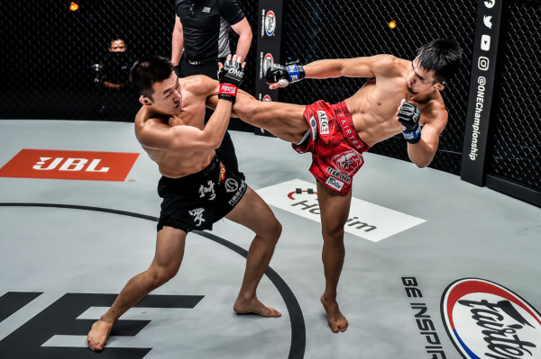 Pictures from the battle between Jeremy Pacatiw and Chen Rui from ONE: BATTLEGROUND