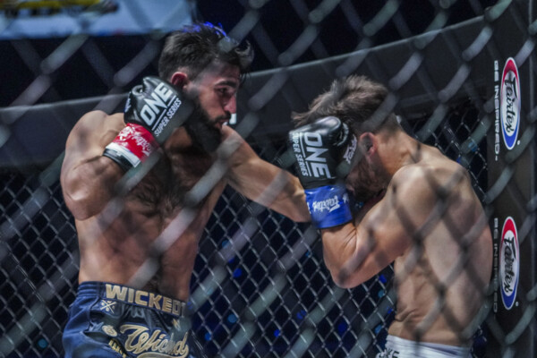 Marat Grigorian punches Andy Souwer