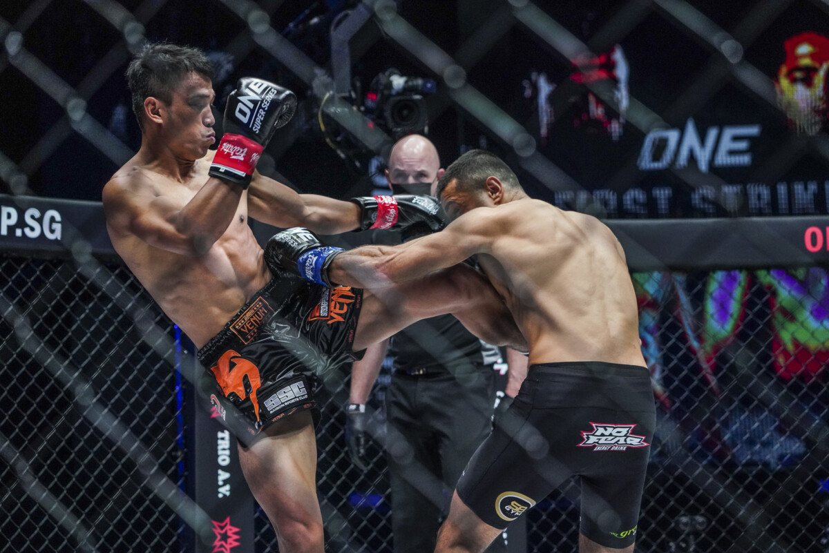 Sitthichai knees Tayfun Ozcan at ONE: FIRST STRIKE
