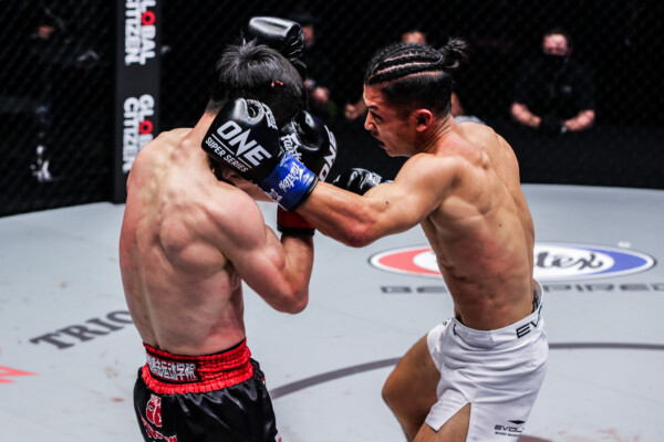 Qiu Jianliang and Hiroki Akimoto exchange leather at ONE: WINTER WARRIORS.
