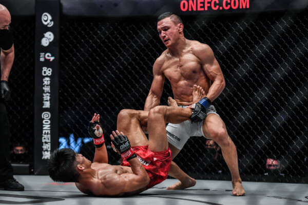 Pictures from the main event tilt between Kairat Akhmetov and Danny Kingad from ONE: WINTER WARRIORS II