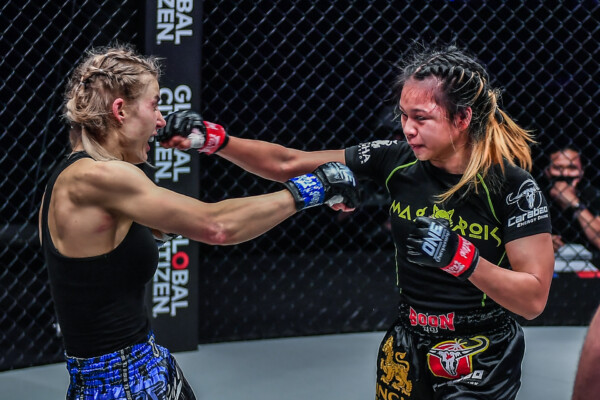 Supergirl Ekaterina Vandaryeva HEAVYHITTERS 1920X1280 21.jpg 600x400