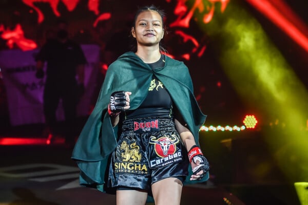 Supergirl walks to the Circle for her bout at ONE: HEAVY HITTERS.