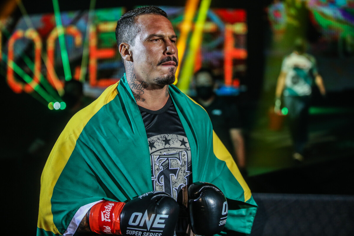 Brazilian heavyweight kickboxer Guto Inocente makes his way to the Circle at ONE: FULL CIRCLE