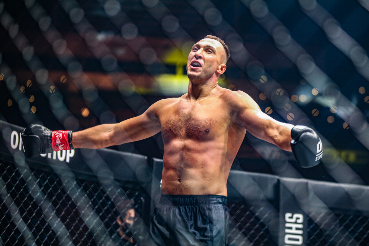 Roman Kryklia successfully defends the ONE Light Heavyweight Kickboxing World Championship against Murat Aygun at ONE: FULL CIRCLE