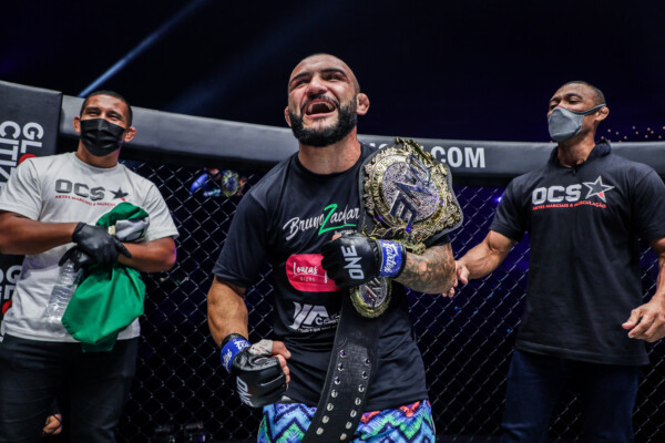 John Lineker captures the ONE Bantamweight World Championship over Bibiano Fernandes at ONE: LIGHTS OUT