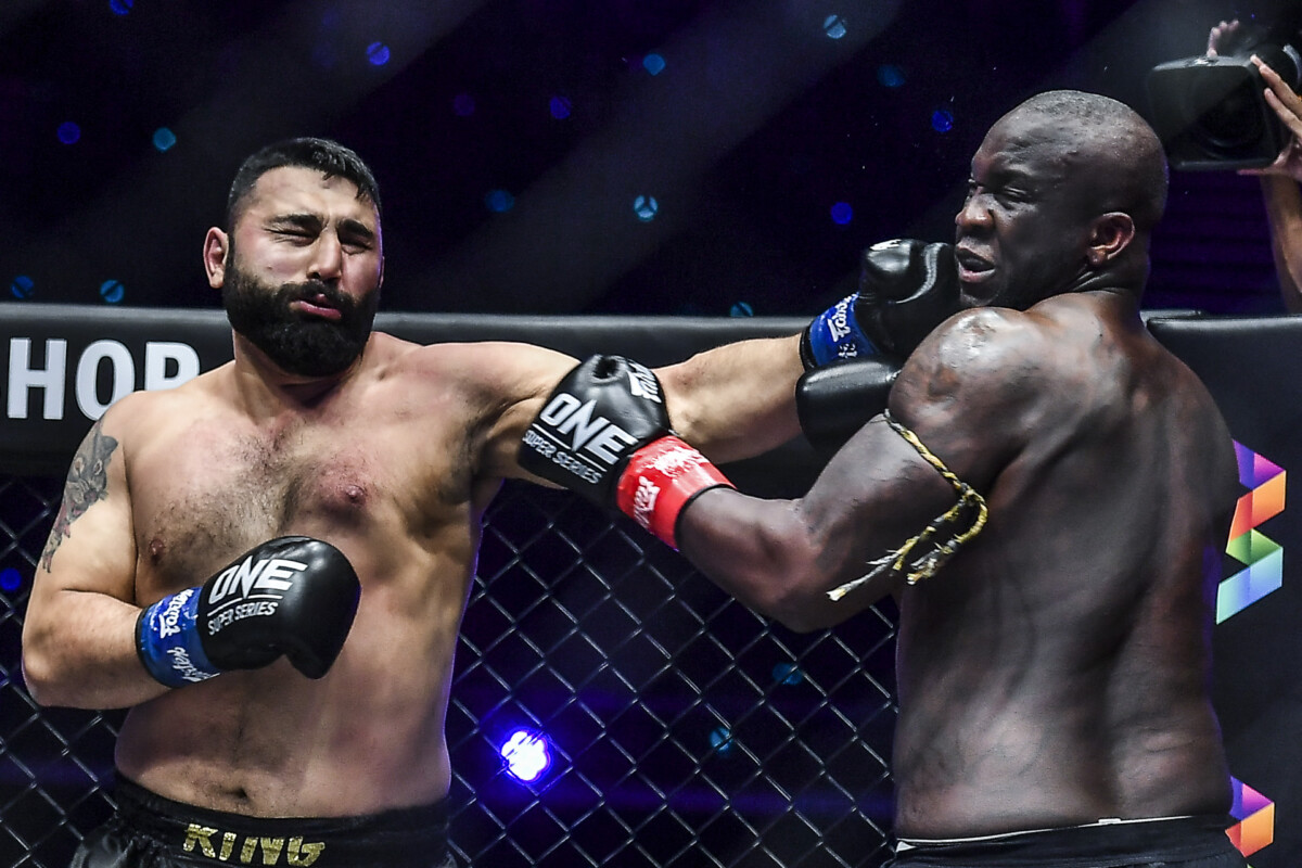 Iraj Azizpour lands flush on Ismael Londt's jaw during their kickboxing fight at ONE: LIGHTS OUT