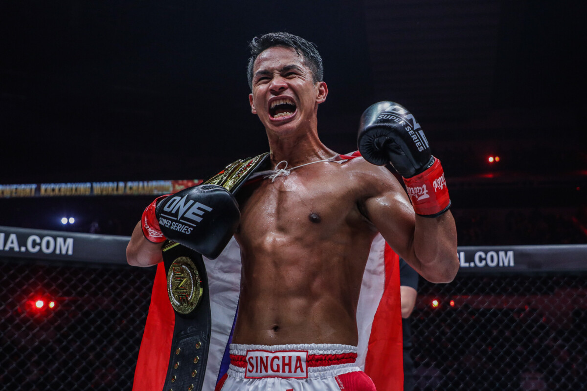 Superbon Singha Mawynn successfully defends the Featherweight Kickboxing World Championship against Marat Grigorian at ONE X